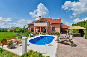 Holiday villa Rita , ideal for families, pool, large childrens playground